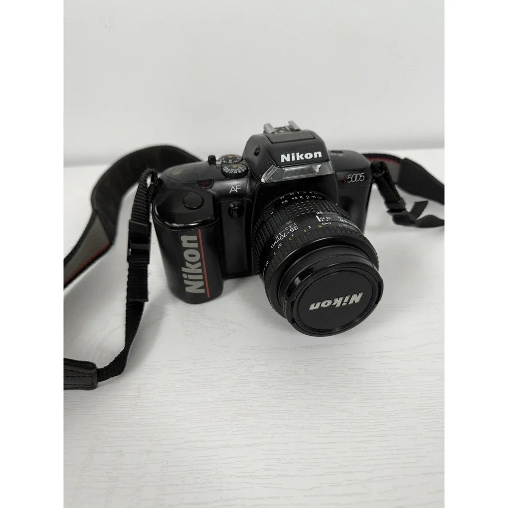 NIKON N5005 35mm SLR FILM CAMERA with AF‎ Nikkor 35-70mm f3.3-4.5 Lens Cap Strap